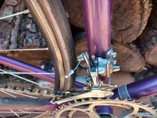 Bicicleta de carretera morada CADEX