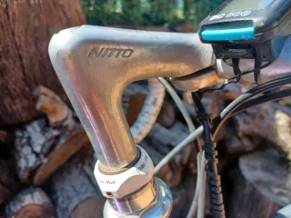 Bicicleta de carretera morada CADEX