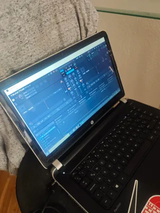 Controlador DJ Behringer CMD Studio 4A + PC