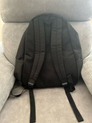 Mochila Adidas Negra con Rayas Verdes