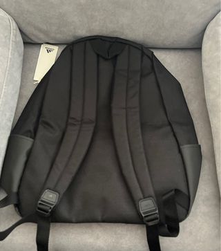Mochila Adidas Negra con Rayas Verdes