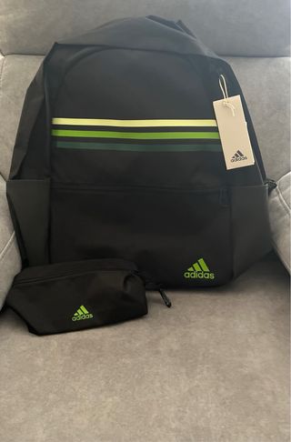 Mochila Adidas Negra con Rayas Verdes
