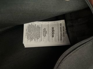 Mochila Adidas Negra con Rayas Verdes