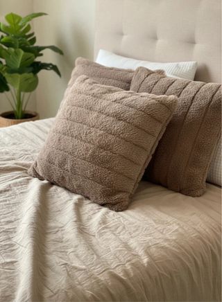 Funda cojín suave beige