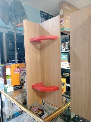 Scaffale in legno per camerette