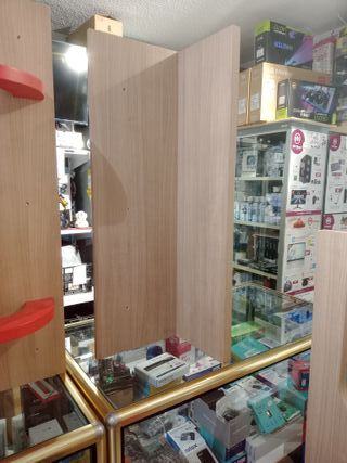 Scaffale in legno per camerette