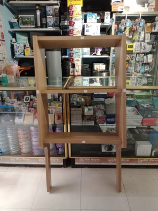 Scaffale in legno per camerette