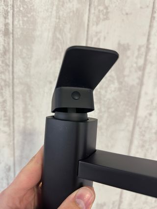 Torneira Preta Nova (Quente/Fria)