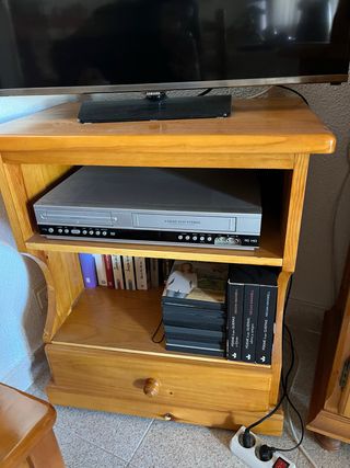 Mesa de TV de madera con cajón