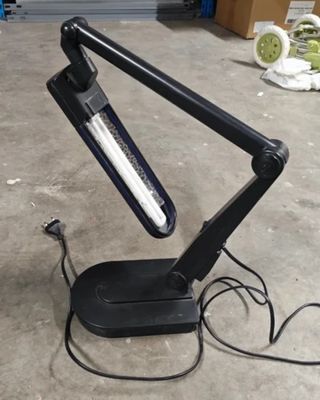 Lámpara flexo negra articulada fluorescente