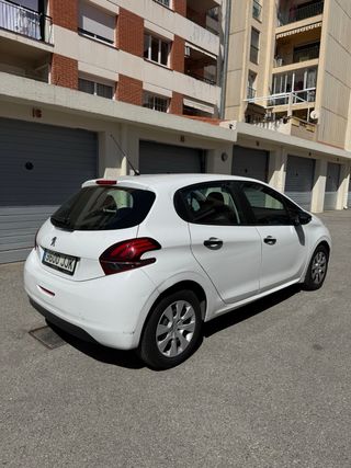 Peugeot 208 2015
