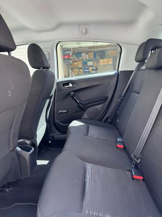 Peugeot 208 2015