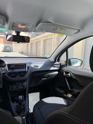 Peugeot 208 2015