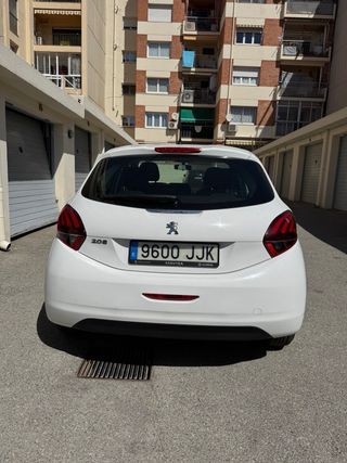 Peugeot 208 2015
