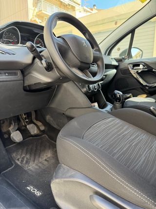 Peugeot 208 2015