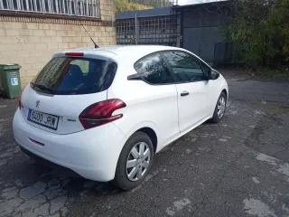 Peugeot 208 2016