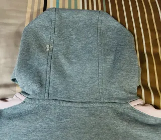 Sudadera Nike con capucha gris y rosa