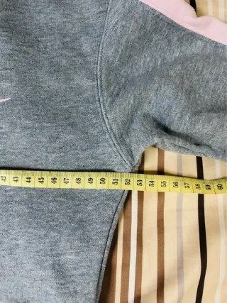 Sudadera Nike con capucha gris y rosa