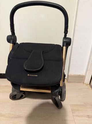 Carrito de paseo bebé negro y dorado