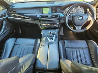 M5,volante a la derecha(el motor no funciona)