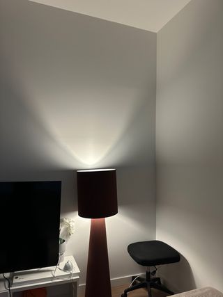 Lámpara de pie marrón