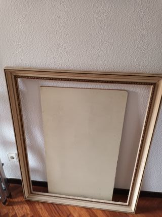 Marco de madera grande beige y dorado