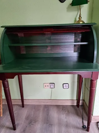 Escritorio antiguo de madera