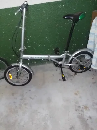 Bicicleta plegable plateada