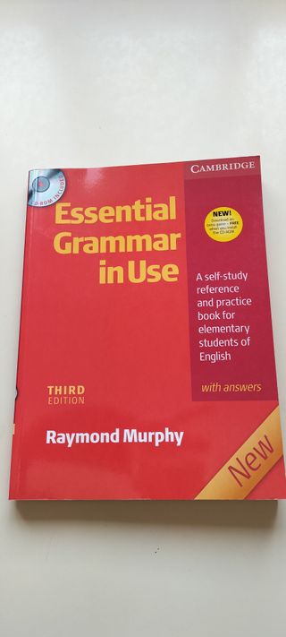 Essential Grammar in Use with Answers and CD-RO...