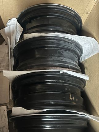 4x Llantas de acero Nissan con tapacubos 15’’