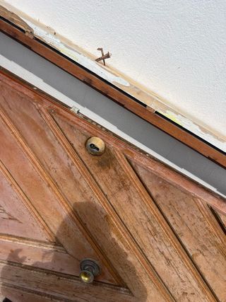 Portón de seguridad madera