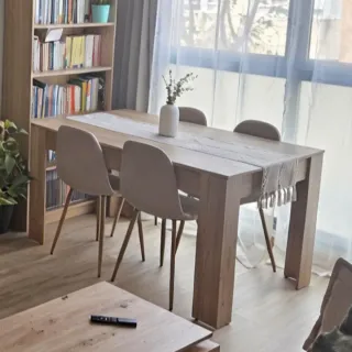 Mesa de comedor de madera