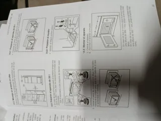 Microondas plateado con mandos giratorios