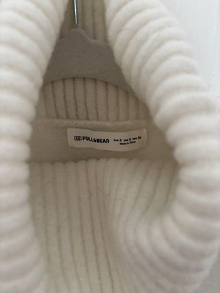 Jersey cuello alto Pull&Bear crudo talla S.