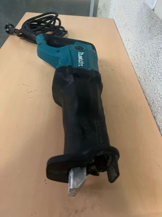 Sierra Sable Makita JR3051T