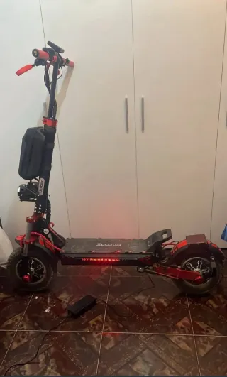 Patinete Eléctrico Negro y Rojo