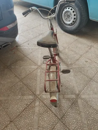 Bicicleta infantil roja