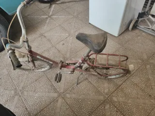 Bicicleta infantil roja