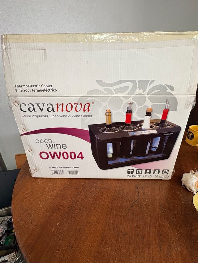 Dispensador/Refrigerador Cavanova Negro