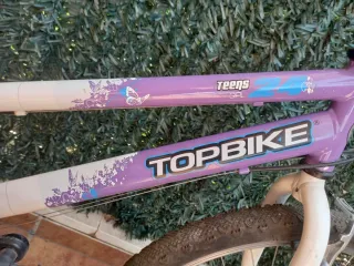 Bicicleta juvenil Topbike morada y blanca