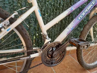 Bicicleta juvenil Topbike morada y blanca