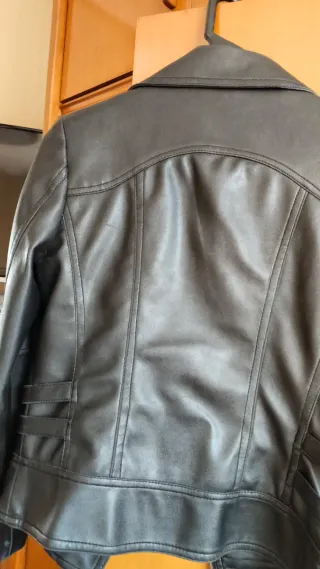 Chaqueta imitación piel mujer. Talla S