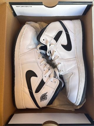 Zapatillas Jordan Blancas y Negras