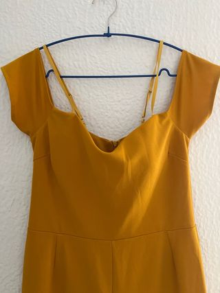 Mono amarillo con tirantes