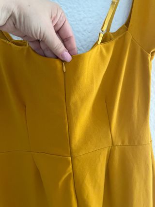 Mono amarillo con tirantes