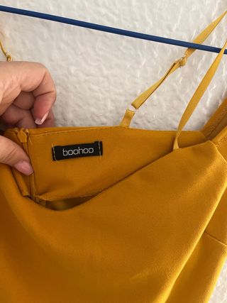 Mono amarillo con tirantes