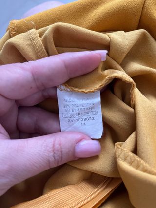 Mono amarillo con tirantes