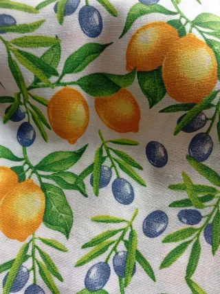 Tela estampada limones y olivas
