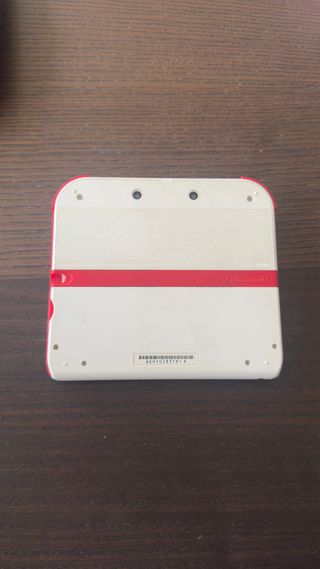 Nintendo 2DS Blanca con Funda Pokémon y Cargador