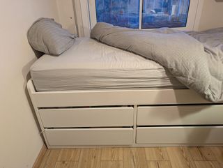Cama Sklät de Ikea 190x90 con somier y colchón 190